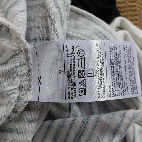 Set of‎ 2 Old Navy tee-shirt Size Medium - Picture 10 of 10